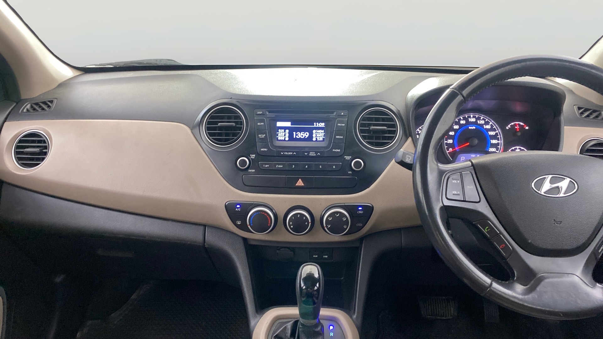 View 2014 Hyundai Grand i10 Asta AT 1.2 Kappa VTVT Image 17 Used 2014 Hyundai Grand i10 Asta AT 1.2 Kappa VTVT Image 17