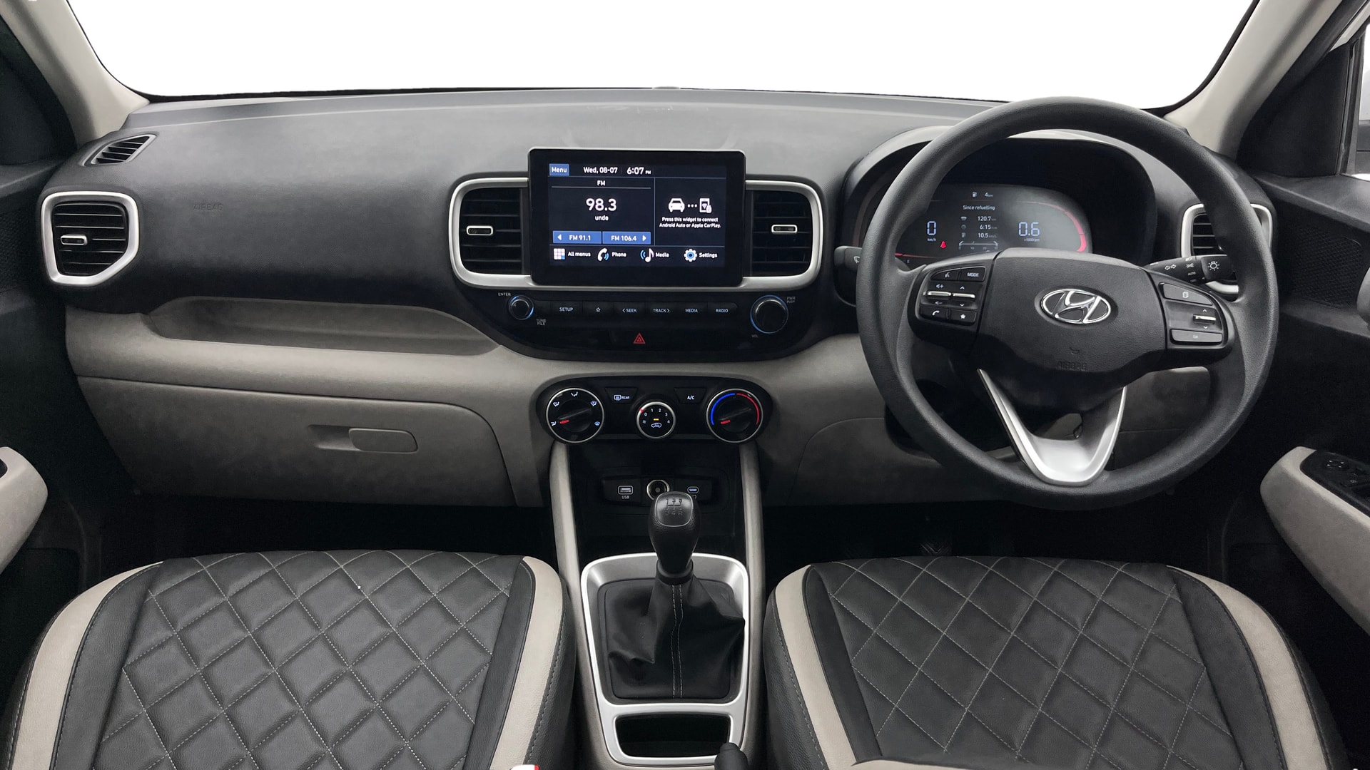 View 2024 Hyundai Venue S(O) Plus 1.2 Petrol MT Image 15 Used 2024 Hyundai Venue S(O) Plus 1.2 Petrol MT Image 15