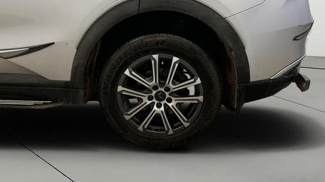 View Mahindra XUV700 Image 8 Used Mahindra XUV700 Image 8