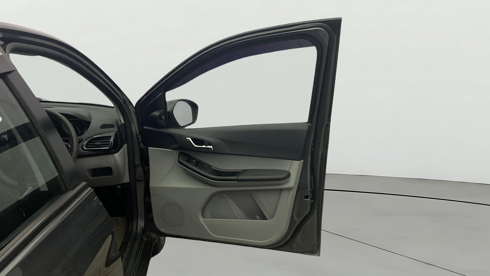 View 2021 Tata Tiago Revotorq XB Image 45 Used 2021 Tata Tiago Revotorq XB Image 45