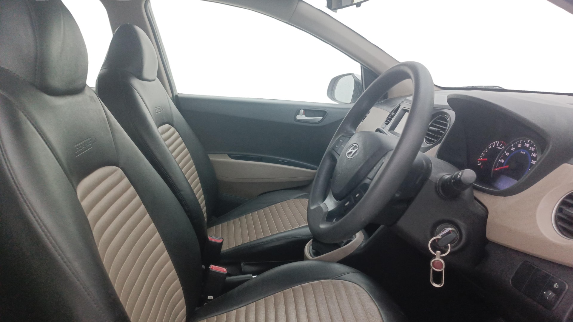 View 2017 Hyundai Grand i10 Sportz 1.2 Kappa Image 16 Used 2017 Hyundai Grand i10 Sportz 1.2 Kappa Image 16