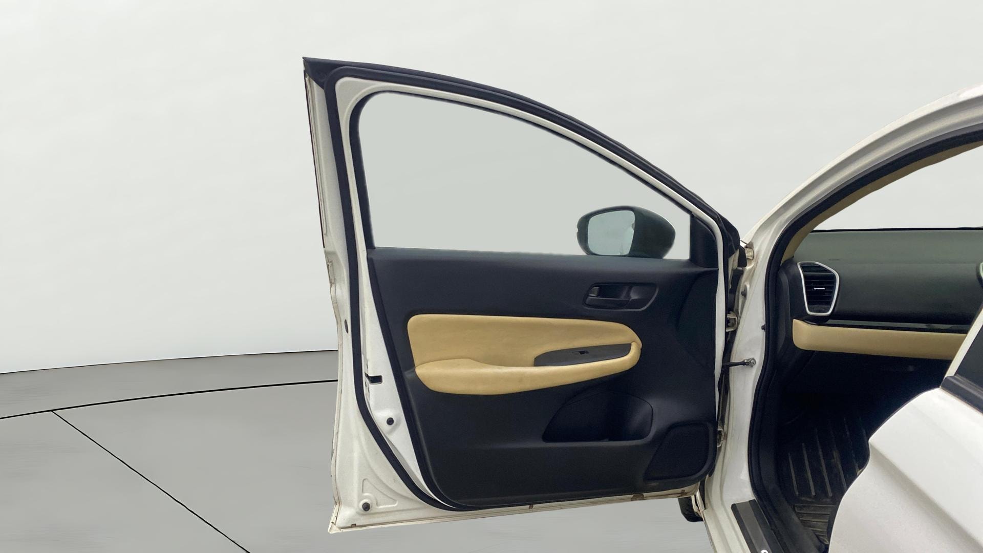 View 2022 Honda City ZX MT Diesel Anniversary Edition Image 37 Used 2022 Honda City ZX MT Diesel Anniversary Edition Image 37