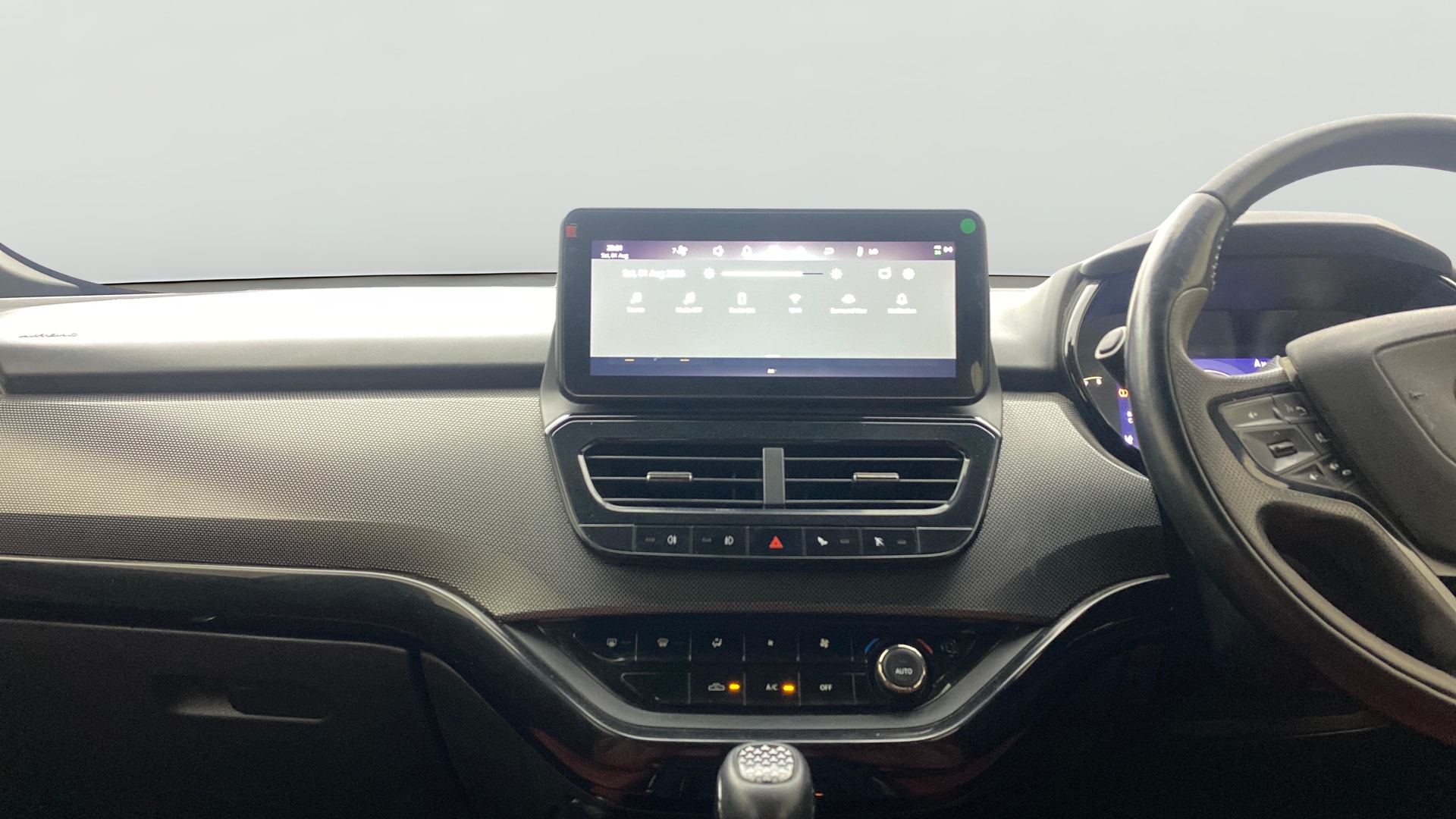 View 2023 Tata Safari 4X2 Image 18 Used 2023 Tata Safari 4X2 Image 18