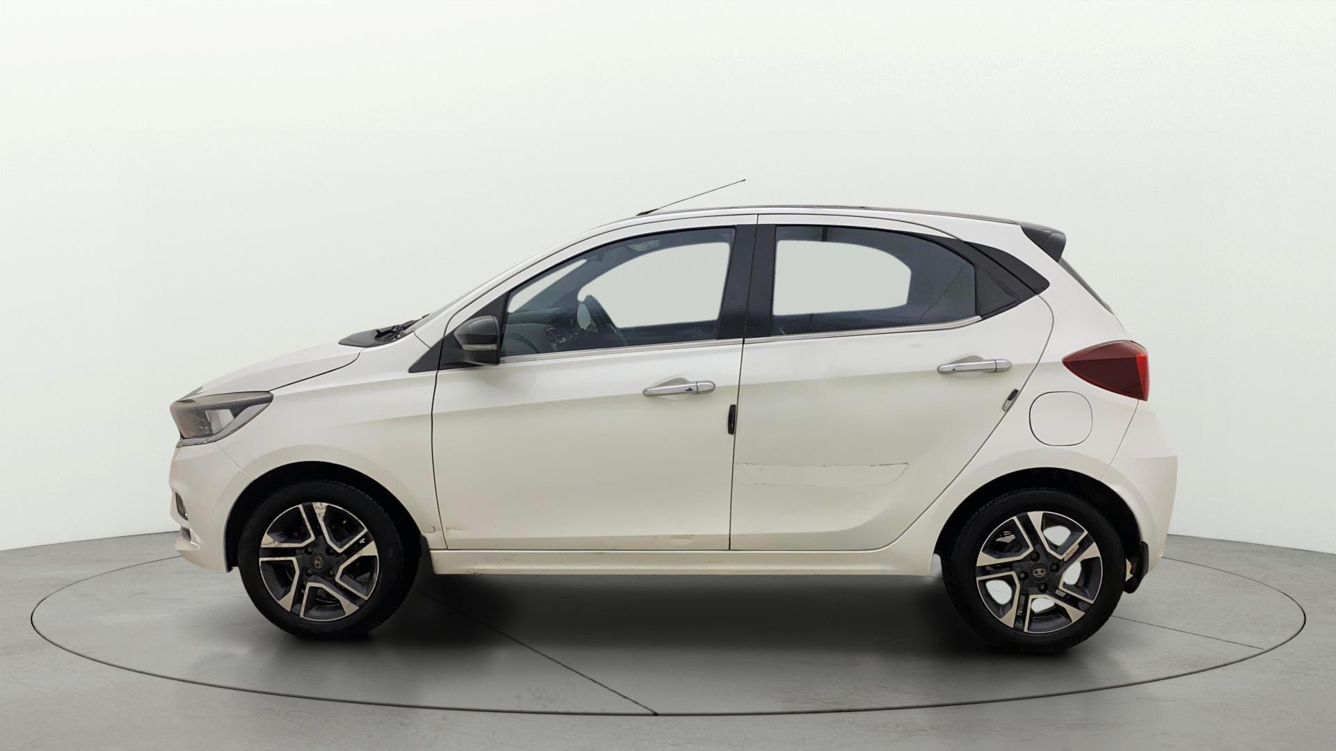 View 2022 Tata Tiago Revotorq XB Image 5 Used 2022 Tata Tiago Revotorq XB Image 5