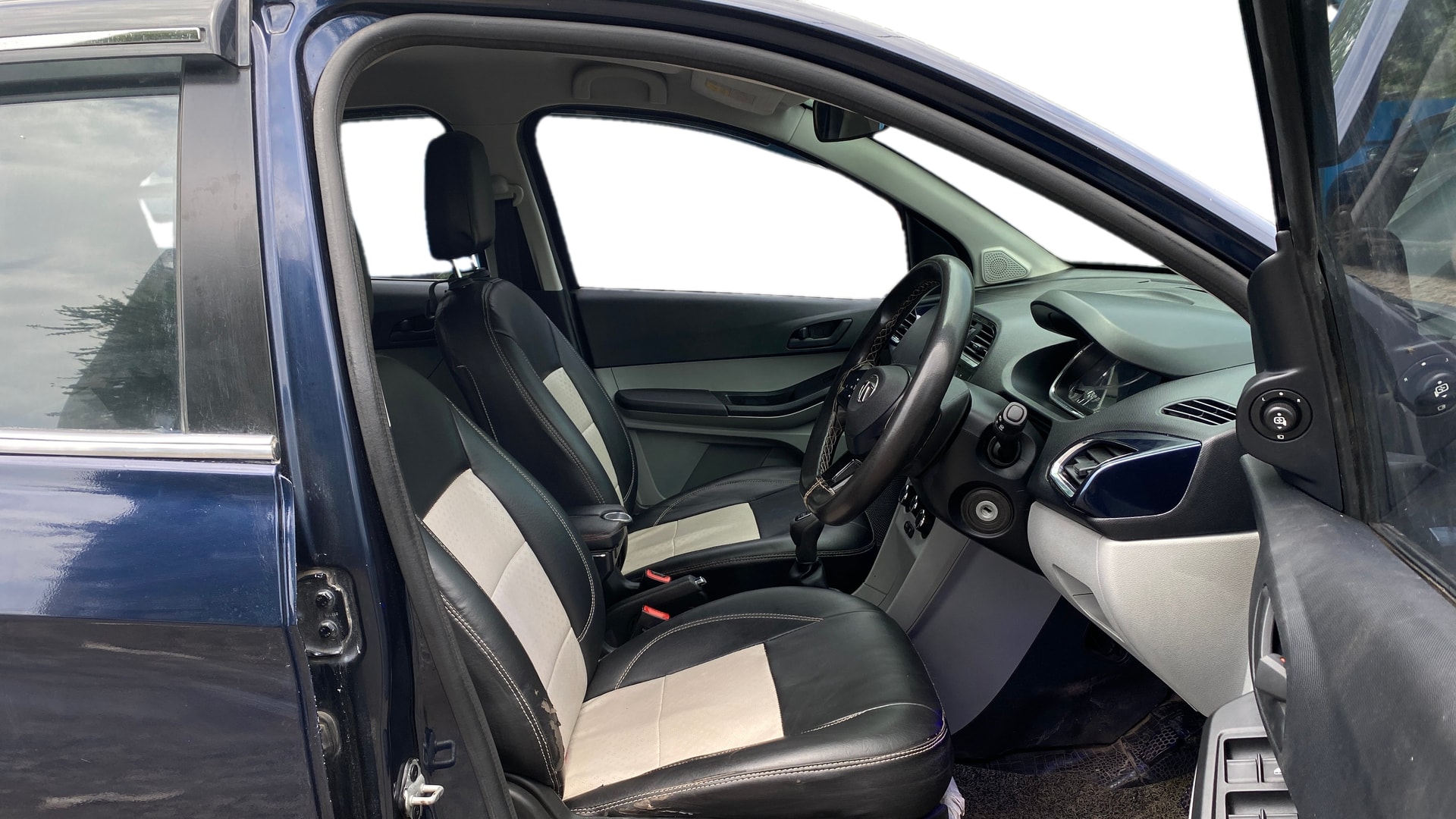 View 2021 Tata Tiago Revotorq XB Image 25 Used 2021 Tata Tiago Revotorq XB Image 25