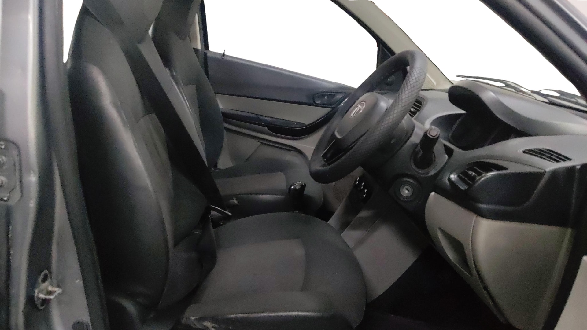 View 2018 Tata Tiago Revotorq XB Image 26 Used 2018 Tata Tiago Revotorq XB Image 26