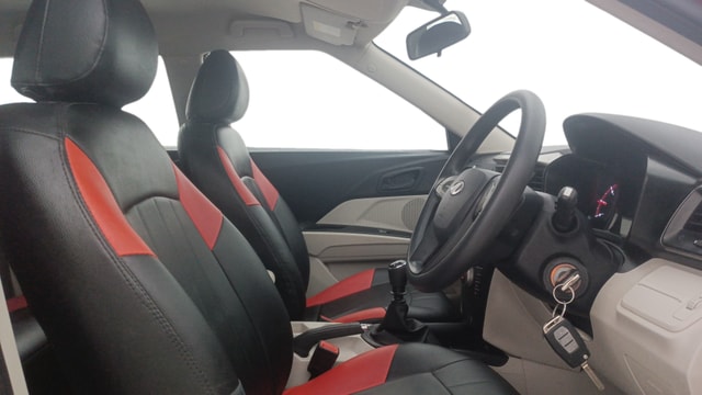 View Mahindra XUV300 Image 25 Used Mahindra XUV300 Image 25