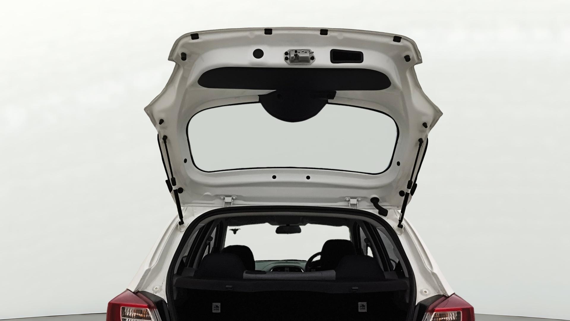View 2025 Tata Tiago Revotorq XB Image 16 Used 2025 Tata Tiago Revotorq XB Image 16