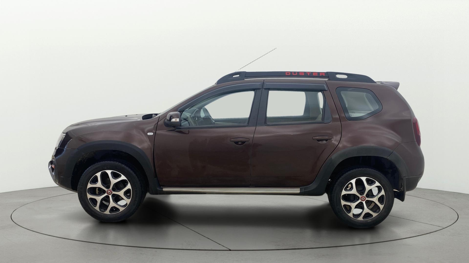 View 2021 Renault Duster 1.3L Turbo Petrol RXZ Image 5 Used 2021 Renault Duster 1.3L Turbo Petrol RXZ Image 5