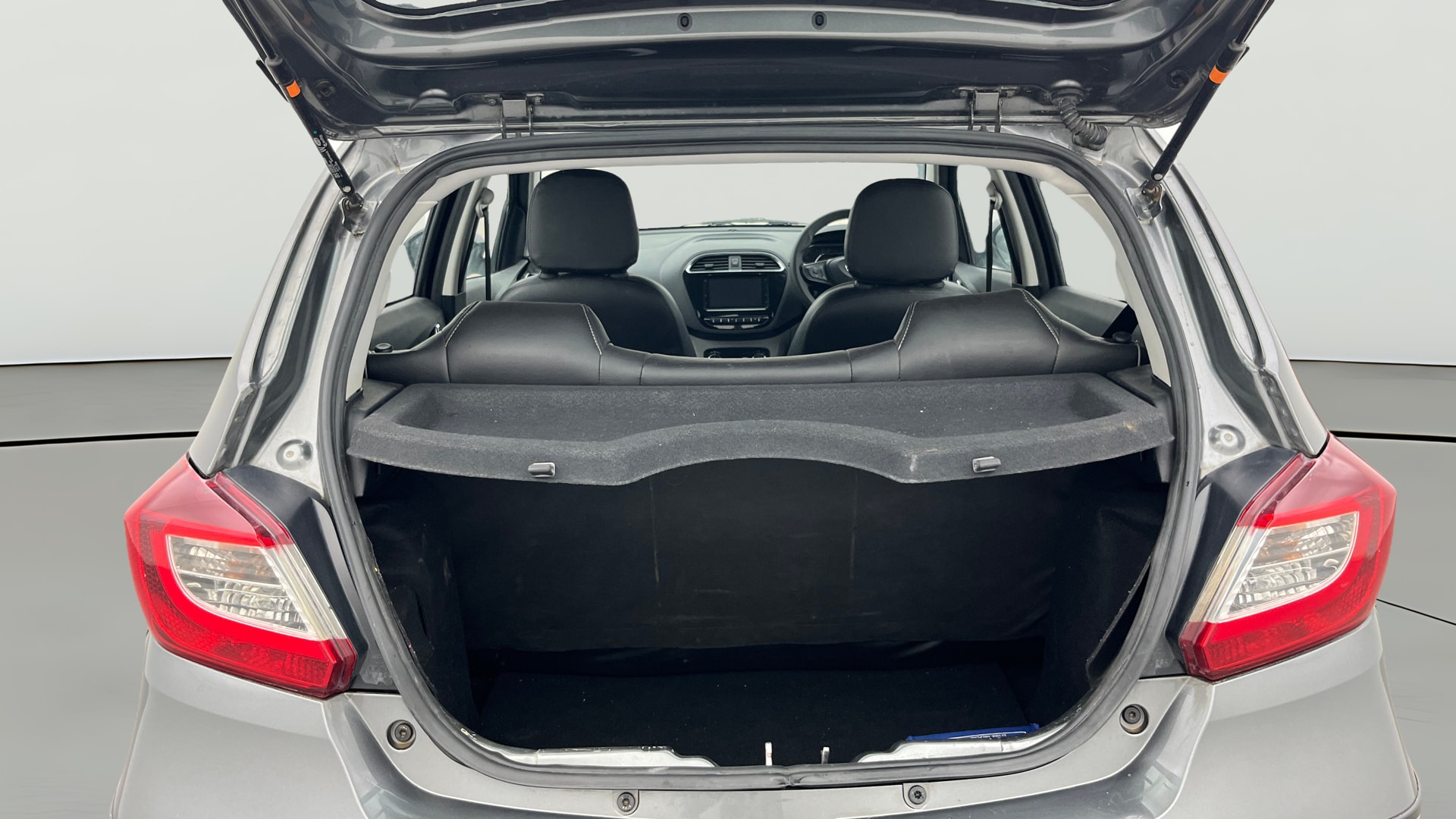 View 2020 Tata Tiago Revotorq XB Image 37 Used 2020 Tata Tiago Revotorq XB Image 37