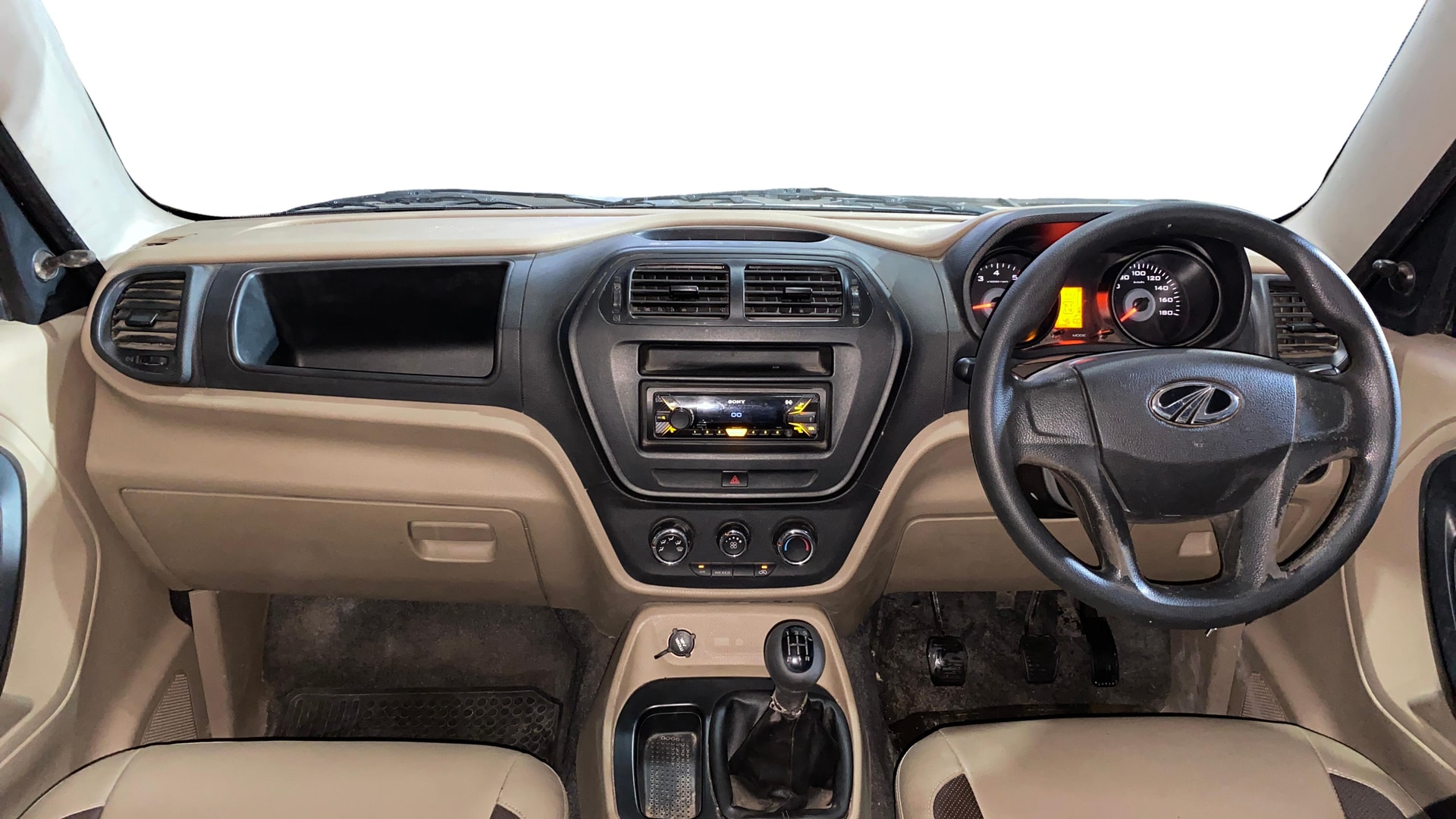 View 2017 Mahindra TUV300 T4 Image 16 Used 2017 Mahindra TUV300 T4 Image 16