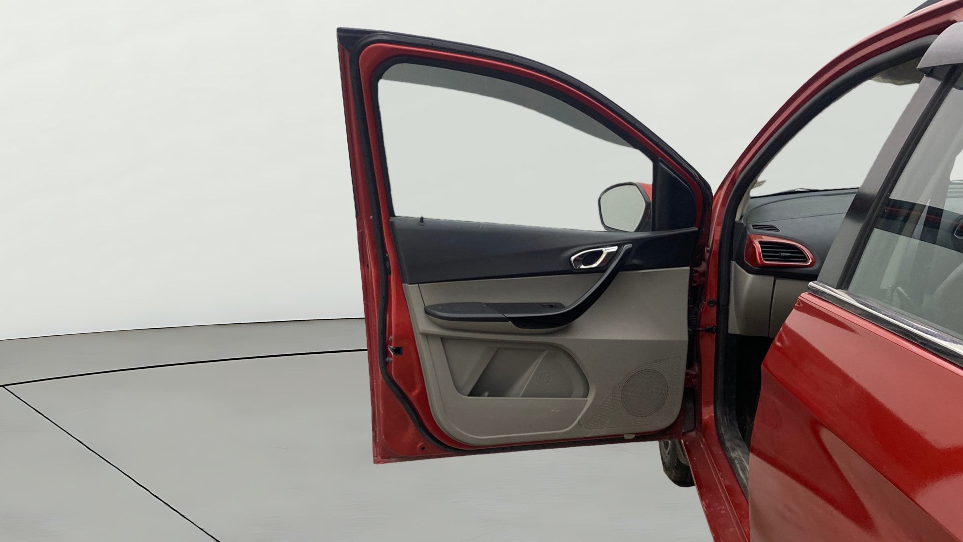View 2019 Tata Tiago Revotorq XB Image 30 Used 2019 Tata Tiago Revotorq XB Image 30