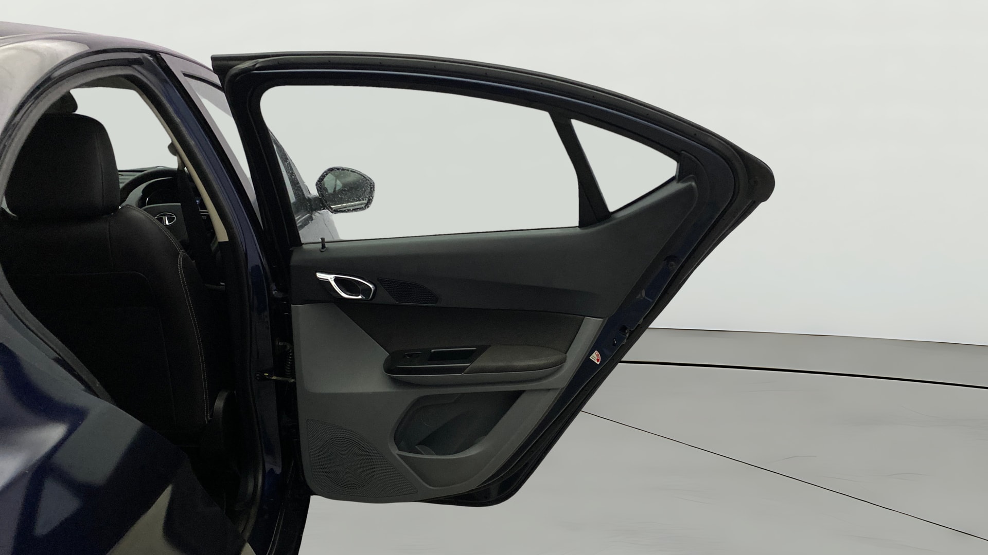 View 2019 Tata Tigor XE Diesel Image 7 Used 2019 Tata Tigor XE Diesel Image 7