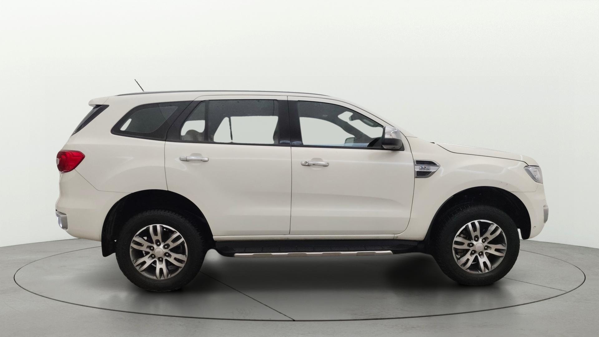 View 2017 Ford Endeavour 3.2L AWD AT Titanium Image 9 Used 2017 Ford Endeavour 3.2L AWD AT Titanium Image 9