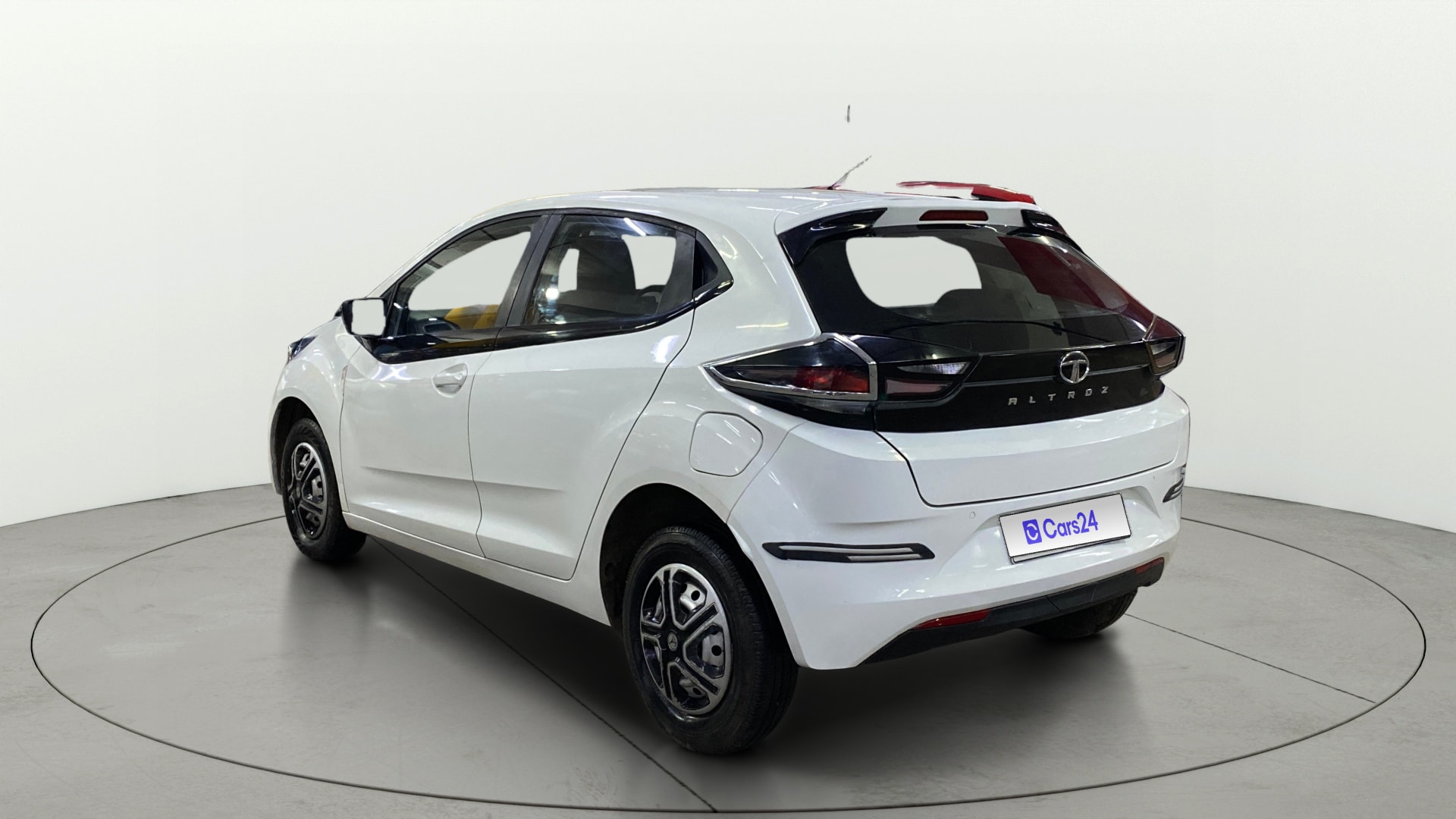 View 2022 Tata Altroz XE Petrol Image 2 Used 2022 Tata Altroz XE Petrol Image 2