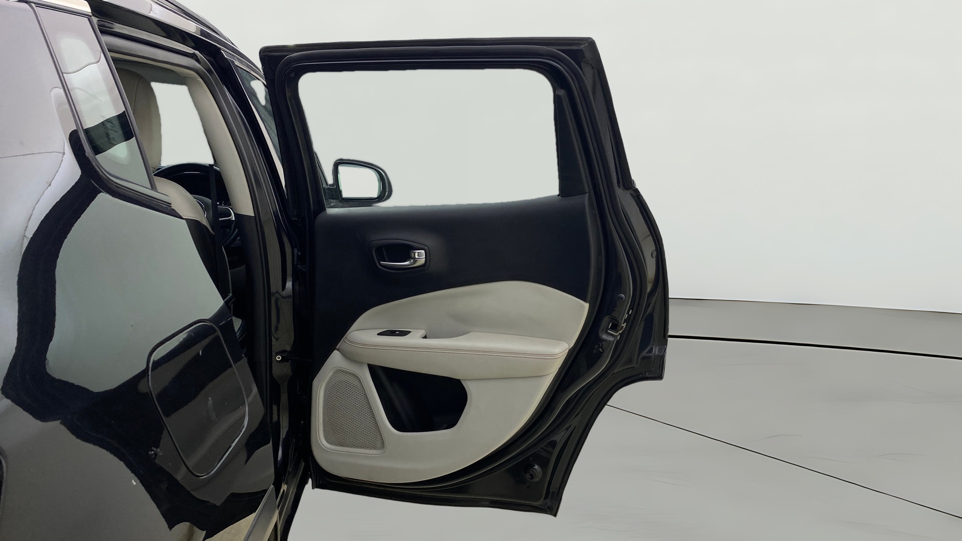 View 2018 Jeep Compass Limited 1.4 Multi AIR Petrol DDCT AT BS IV Image 6 Used 2018 Jeep Compass Limited 1.4 Multi AIR Petrol DDCT AT BS IV Image 6