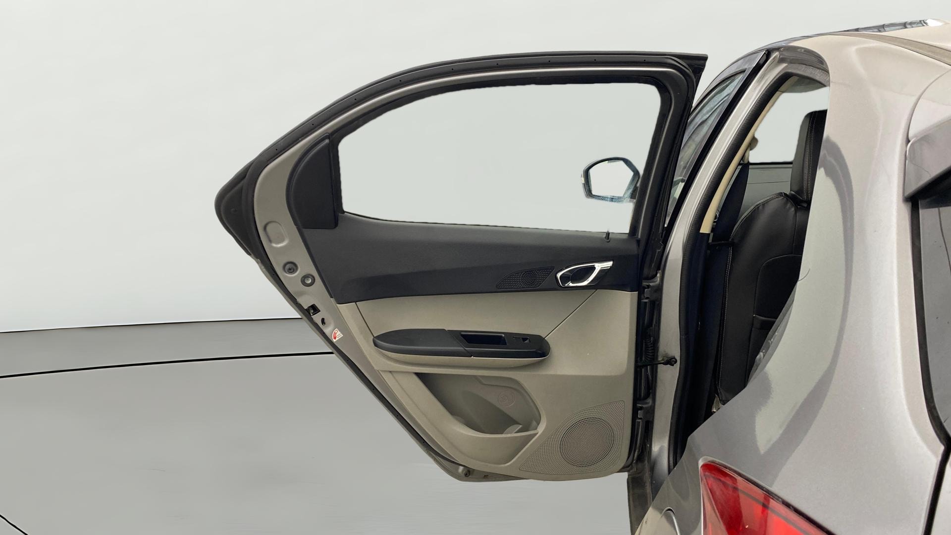 View 2019 Tata Tiago Revotorq XB Image 22 Used 2019 Tata Tiago Revotorq XB Image 22