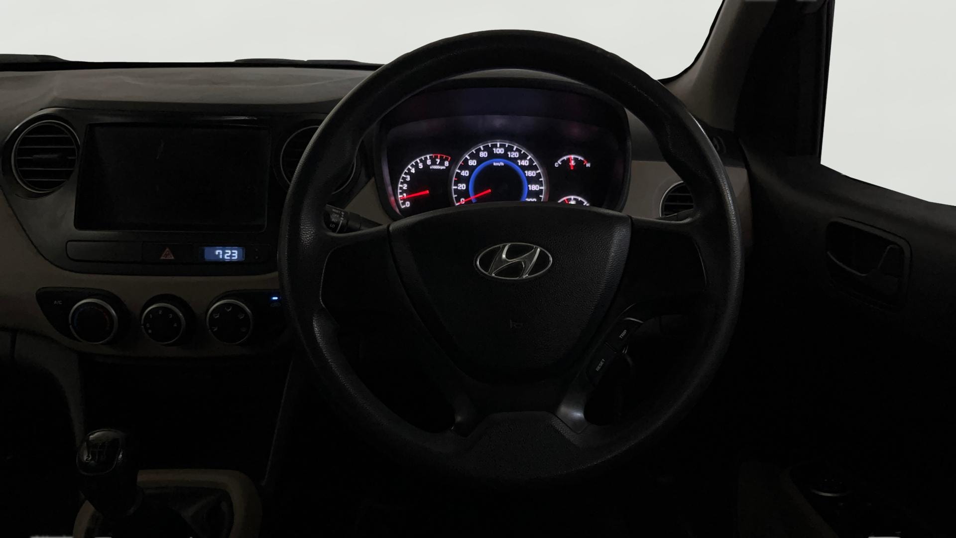View 2015 Hyundai Grand i10 Magna 1.2 Kappa VTVT Image 20 Used 2015 Hyundai Grand i10 Magna 1.2 Kappa VTVT Image 20