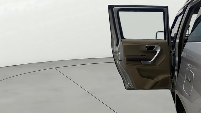 View Mahindra TUV300 Image 24 Used Mahindra TUV300 Image 24