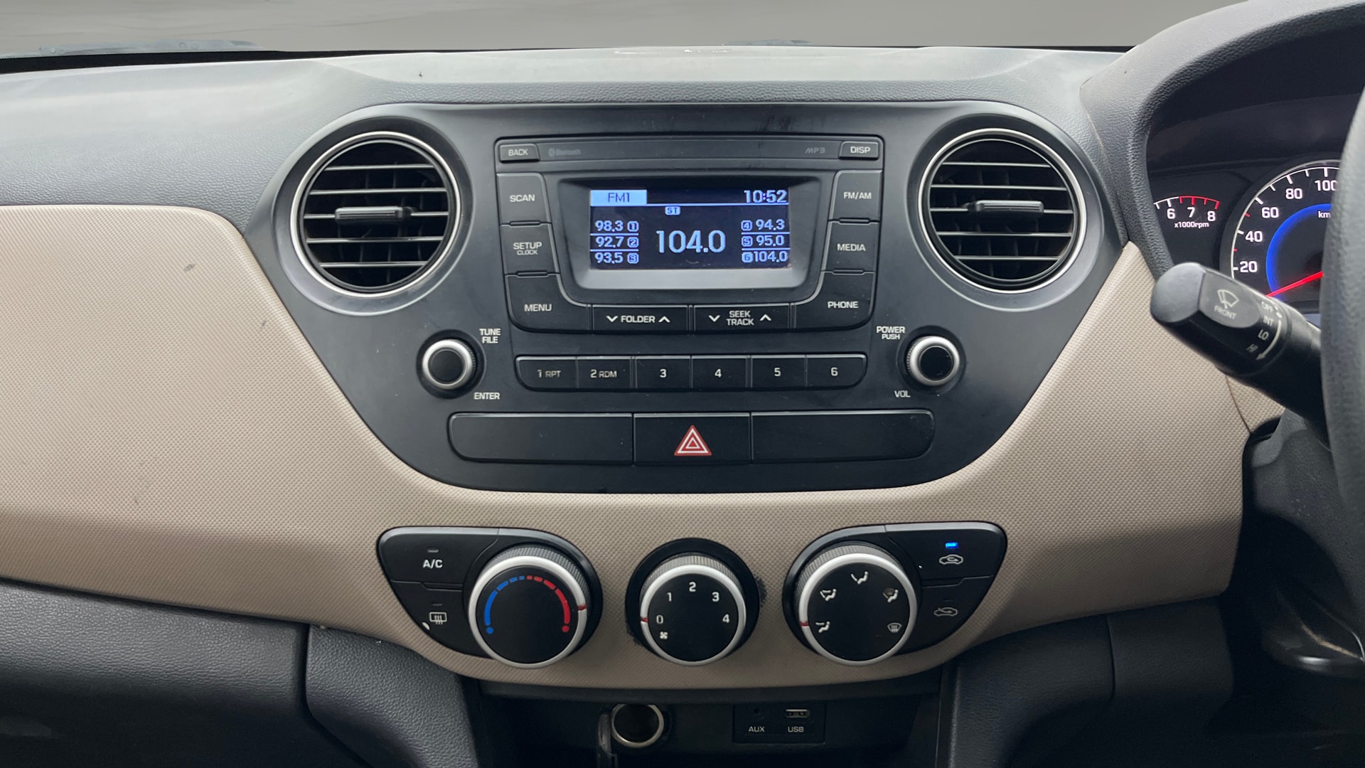 View 2017 Hyundai Grand i10 Sportz 1.2 Kappa Image 17 Used 2017 Hyundai Grand i10 Sportz 1.2 Kappa Image 17