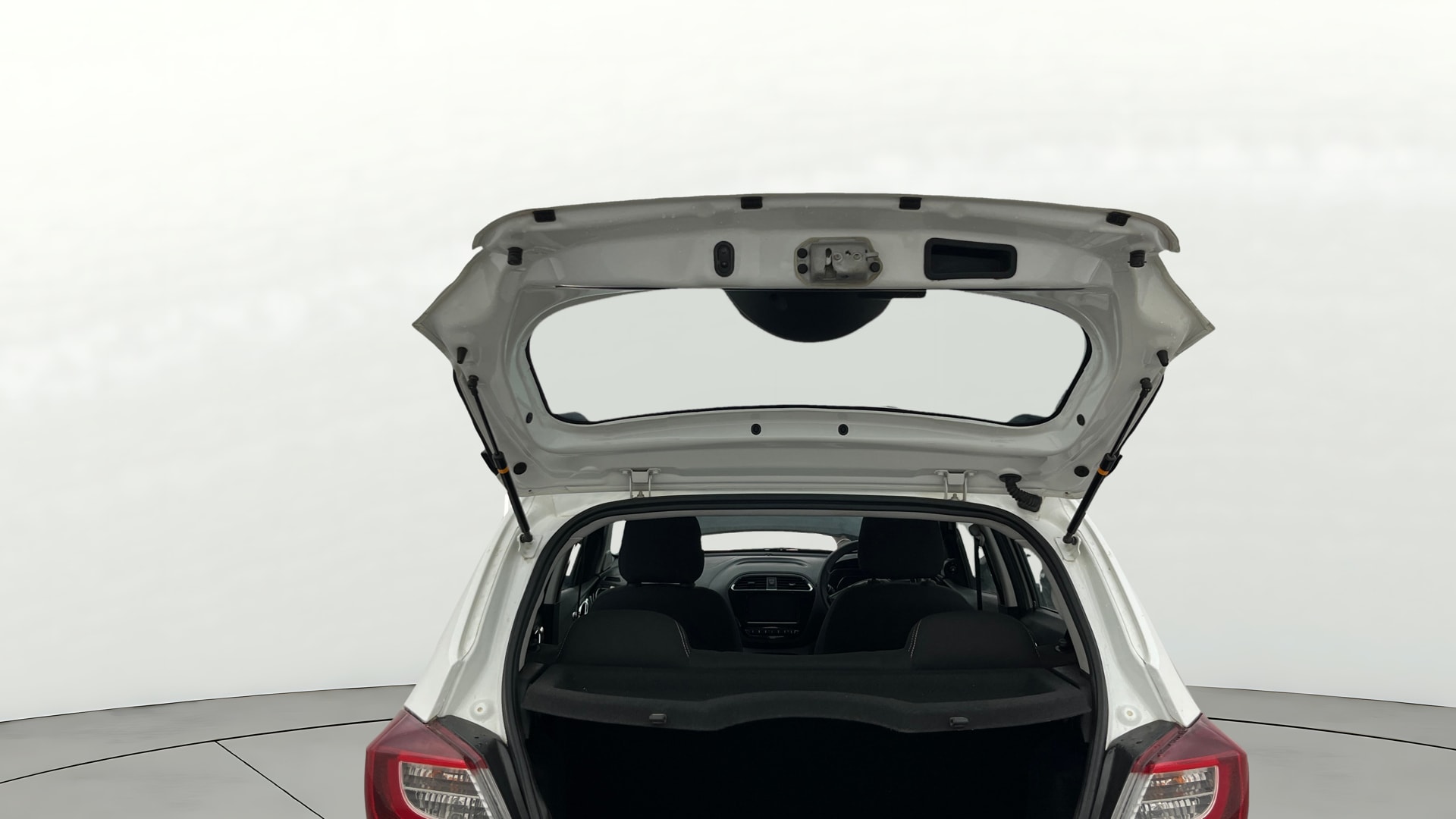 View 2020 Tata Tiago Revotorq XB Image 16 Used 2020 Tata Tiago Revotorq XB Image 16