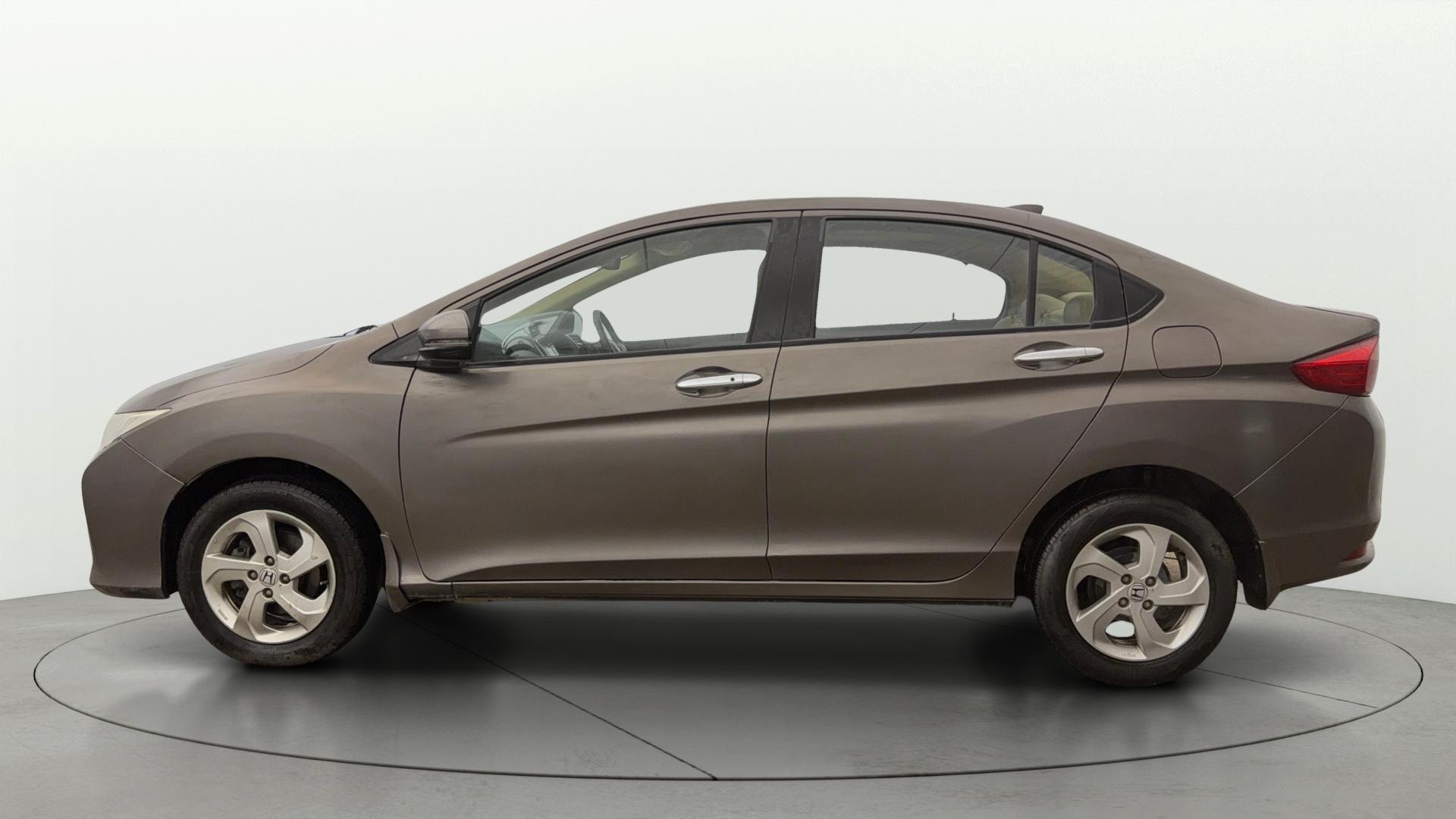View 2015 Honda City ZX MT Diesel Anniversary Edition Image 6 Used 2015 Honda City ZX MT Diesel Anniversary Edition Image 6