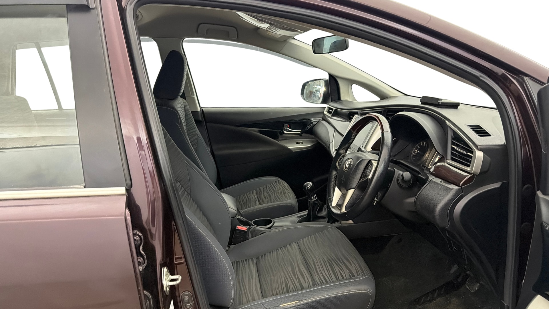 View 2022 Toyota Innova Crysta 2.7 VX MT 7-Seater BS IV Image 27 Used 2022 Toyota Innova Crysta 2.7 VX MT 7-Seater BS IV Image 27
