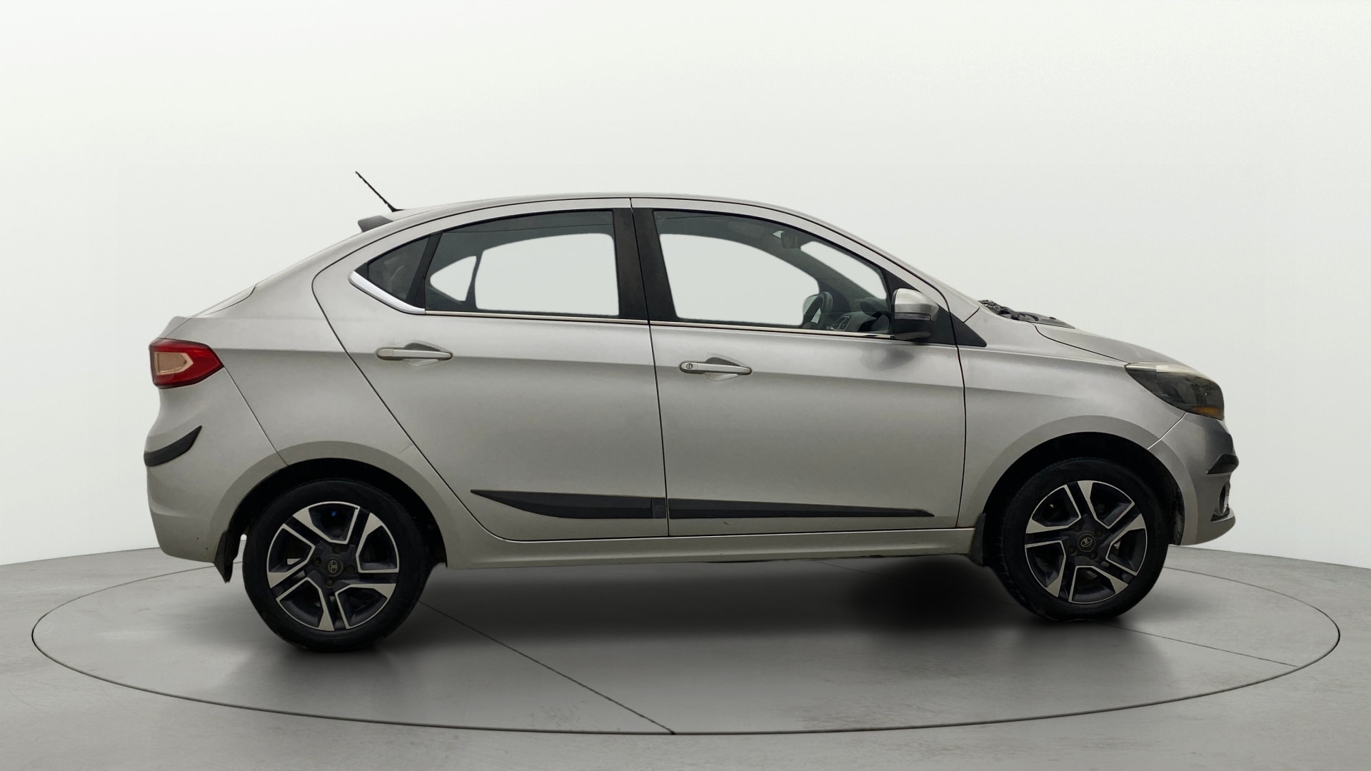 View 2018 Tata Tigor XZ (O) Petrol Image 8 Used 2018 Tata Tigor XZ (O) Petrol Image 8
