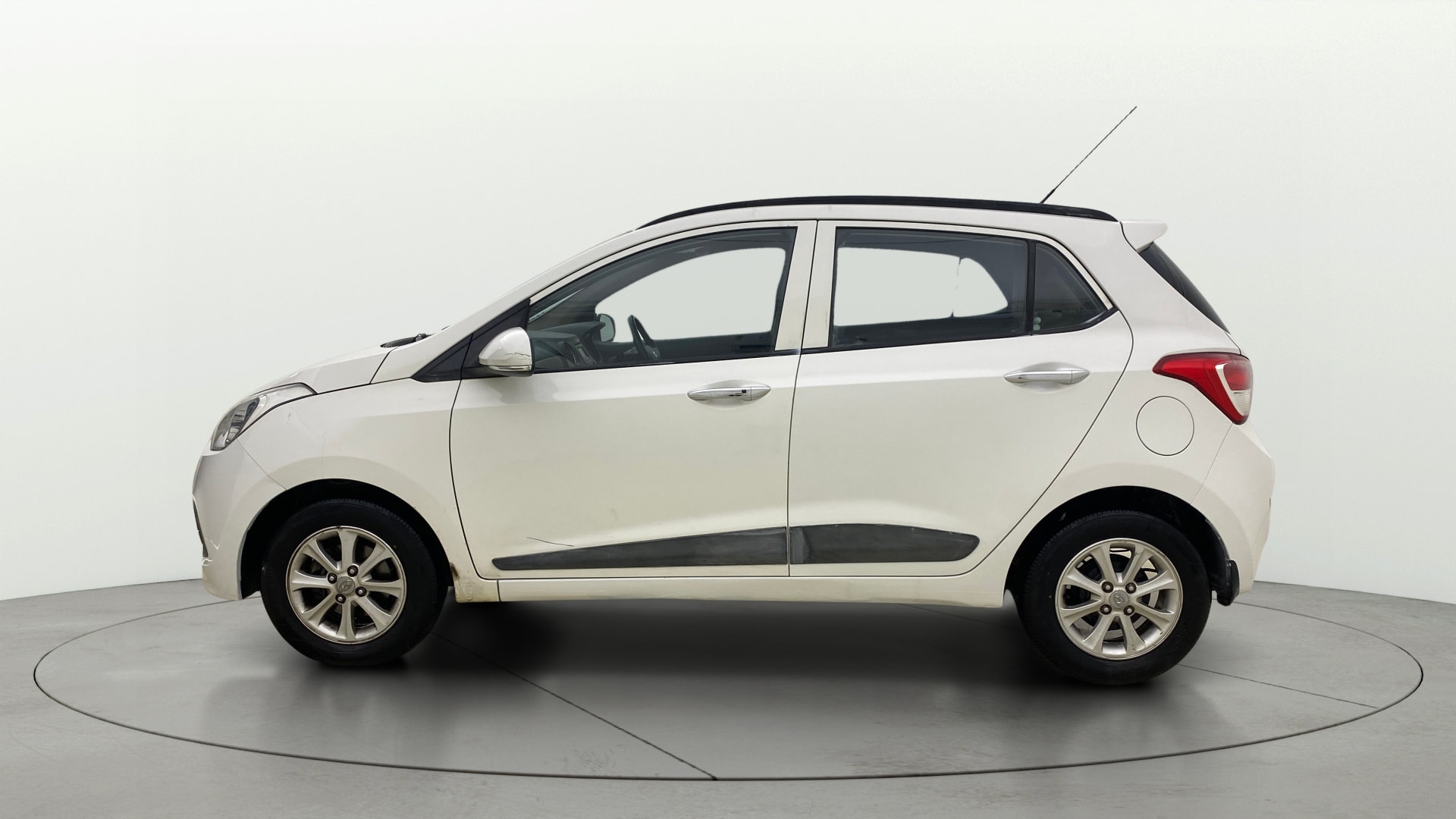 View 2015 Hyundai Grand i10 Asta AT 1.2 Kappa VTVT Image 5 Used 2015 Hyundai Grand i10 Asta AT 1.2 Kappa VTVT Image 5