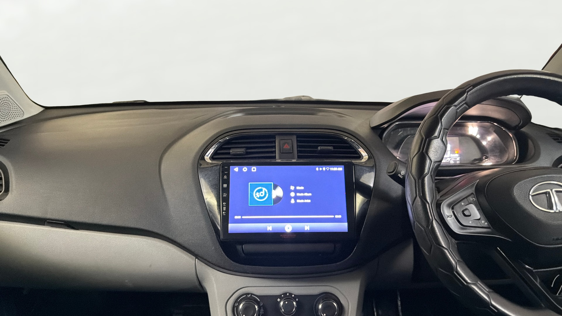View 2023 Tata Tiago Revotorq XB Image 17 Used 2023 Tata Tiago Revotorq XB Image 17