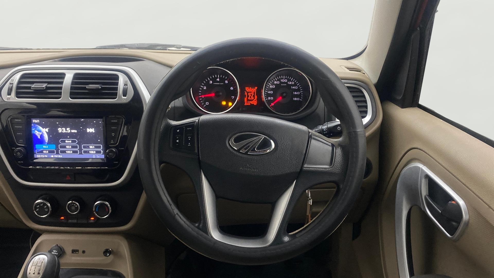 View 2019 Mahindra TUV300 T10 100HP Dual Tone Image 21 Used 2019 Mahindra TUV300 T10 100HP Dual Tone Image 21