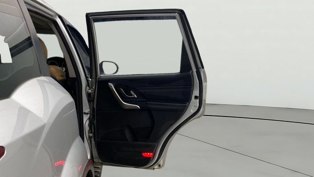 View Mahindra XUV500 Image 6 Used Mahindra XUV500 Image 6