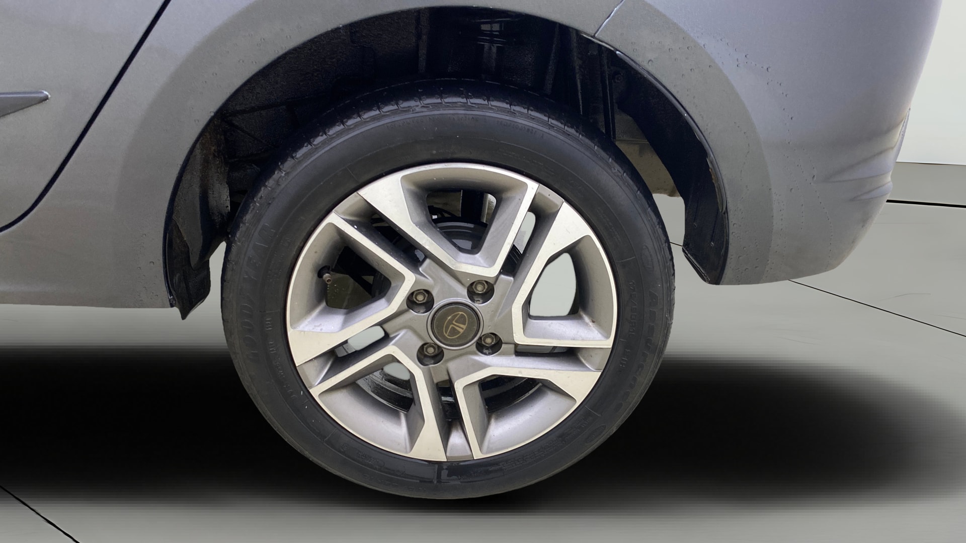 View 2023 Tata Tigor XE Diesel Image 11 Used 2023 Tata Tigor XE Diesel Image 11