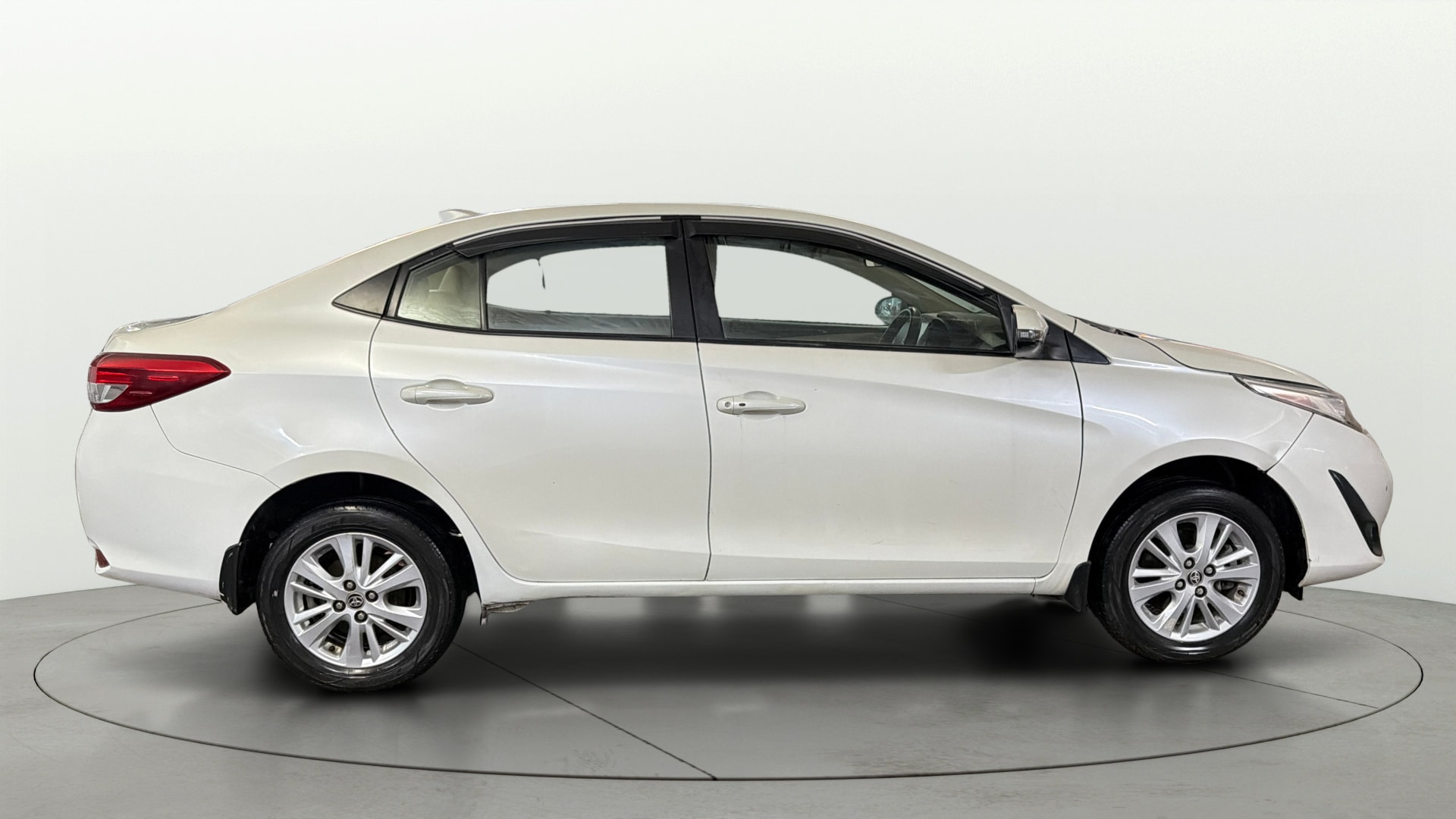 View 2018 Toyota Yaris V CVT Image 9 Used 2018 Toyota Yaris V CVT Image 9