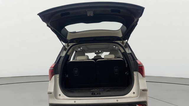View Mahindra XUV700 Image 33 Used Mahindra XUV700 Image 33