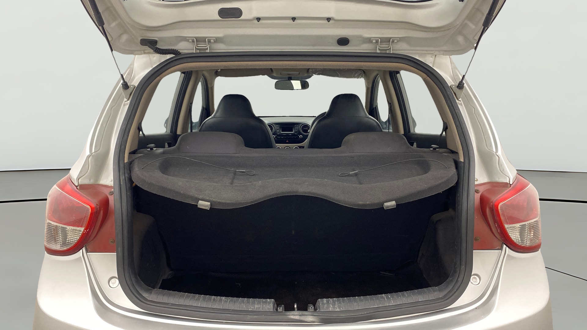 View 2014 Hyundai Grand i10 Sportz 1.2 Kappa Image 37 Used 2014 Hyundai Grand i10 Sportz 1.2 Kappa Image 37