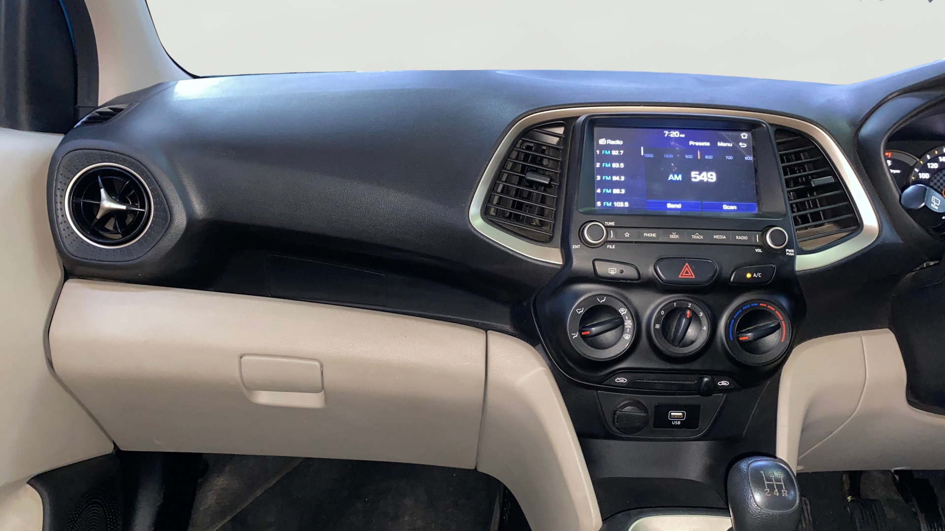 View 2019 Hyundai New Santro D-Lite Petrol Image 34 Used 2019 Hyundai New Santro D-Lite Petrol Image 34