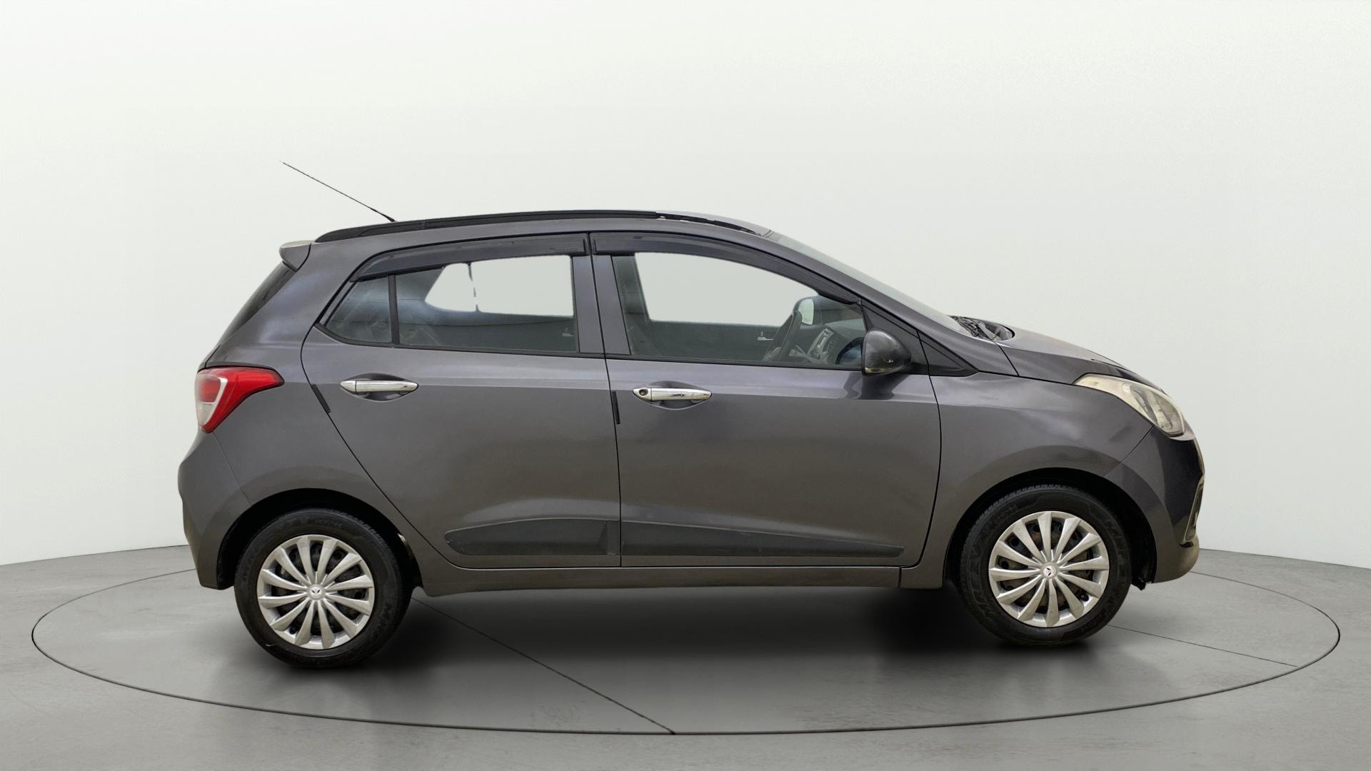 View 2016 Hyundai Grand i10 1.1 Sportz Diesel Image 8 Used 2016 Hyundai Grand i10 1.1 Sportz Diesel Image 8