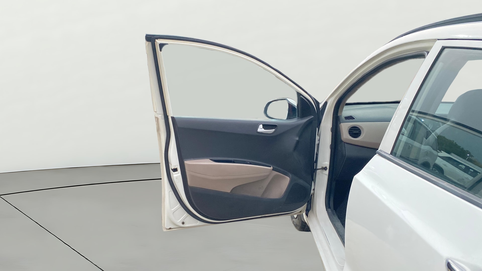 View 2015 Hyundai Grand i10 Sportz 1.2 Kappa Image 30 Used 2015 Hyundai Grand i10 Sportz 1.2 Kappa Image 30