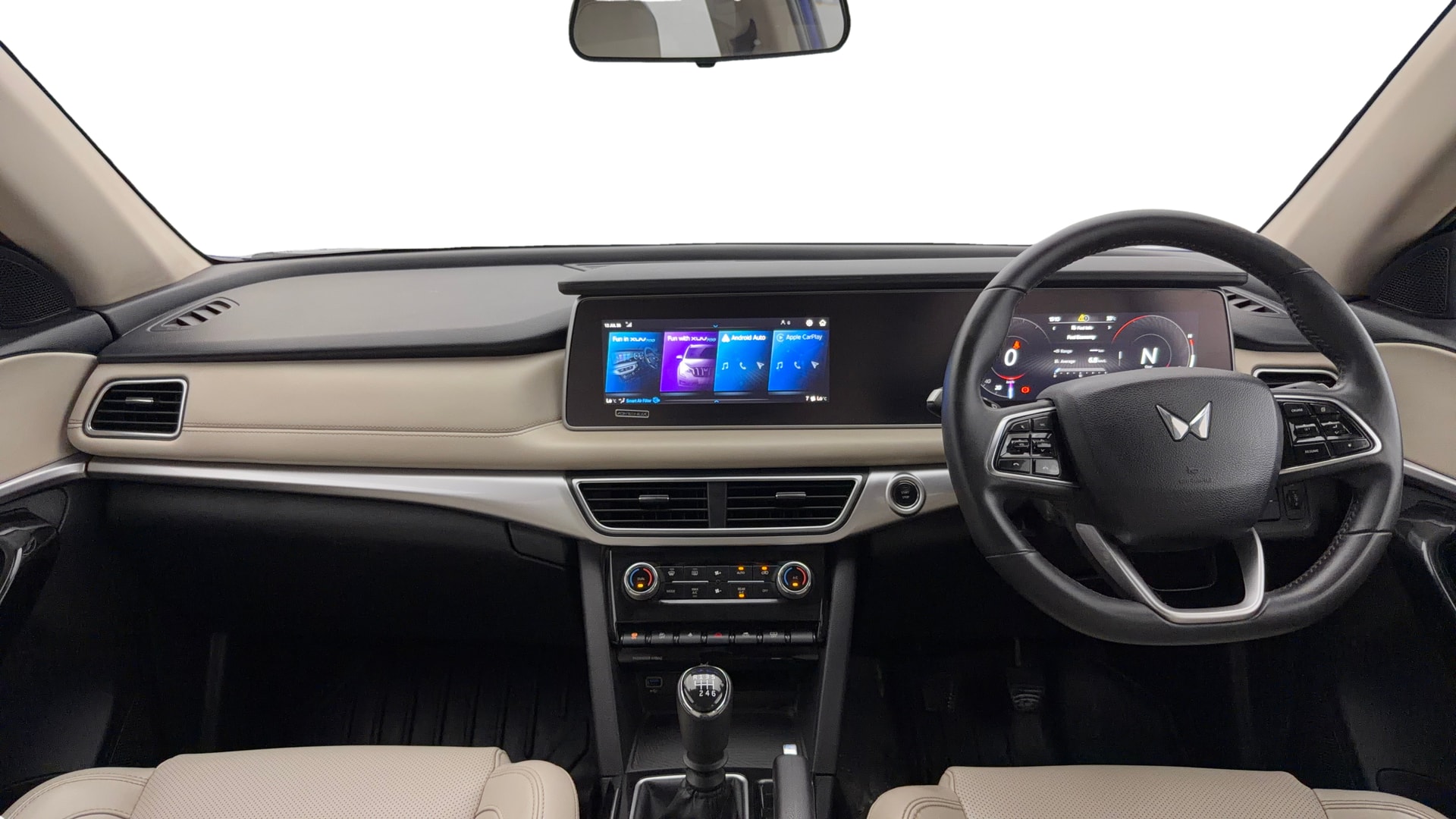 View 2023 Mahindra XUV700 MX Petrol 5 STR Image 32 Used 2023 Mahindra XUV700 MX Petrol 5 STR Image 32
