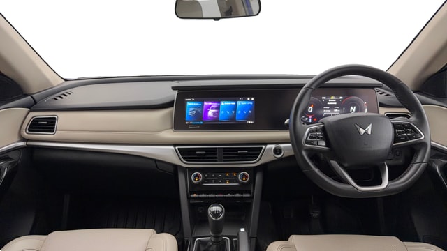 View Mahindra XUV700 Image 32 Used Mahindra XUV700 Image 32