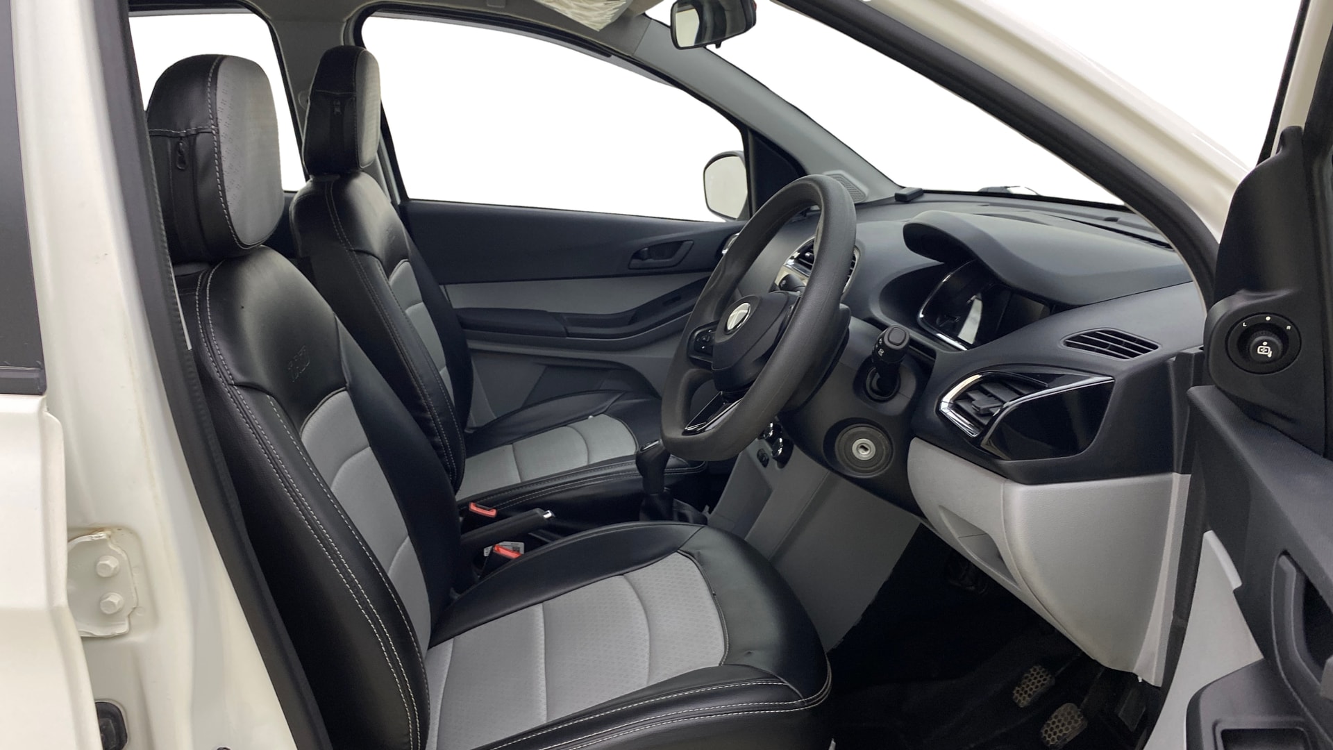View 2024 Tata Tiago Revotorq XB Image 26 Used 2024 Tata Tiago Revotorq XB Image 26