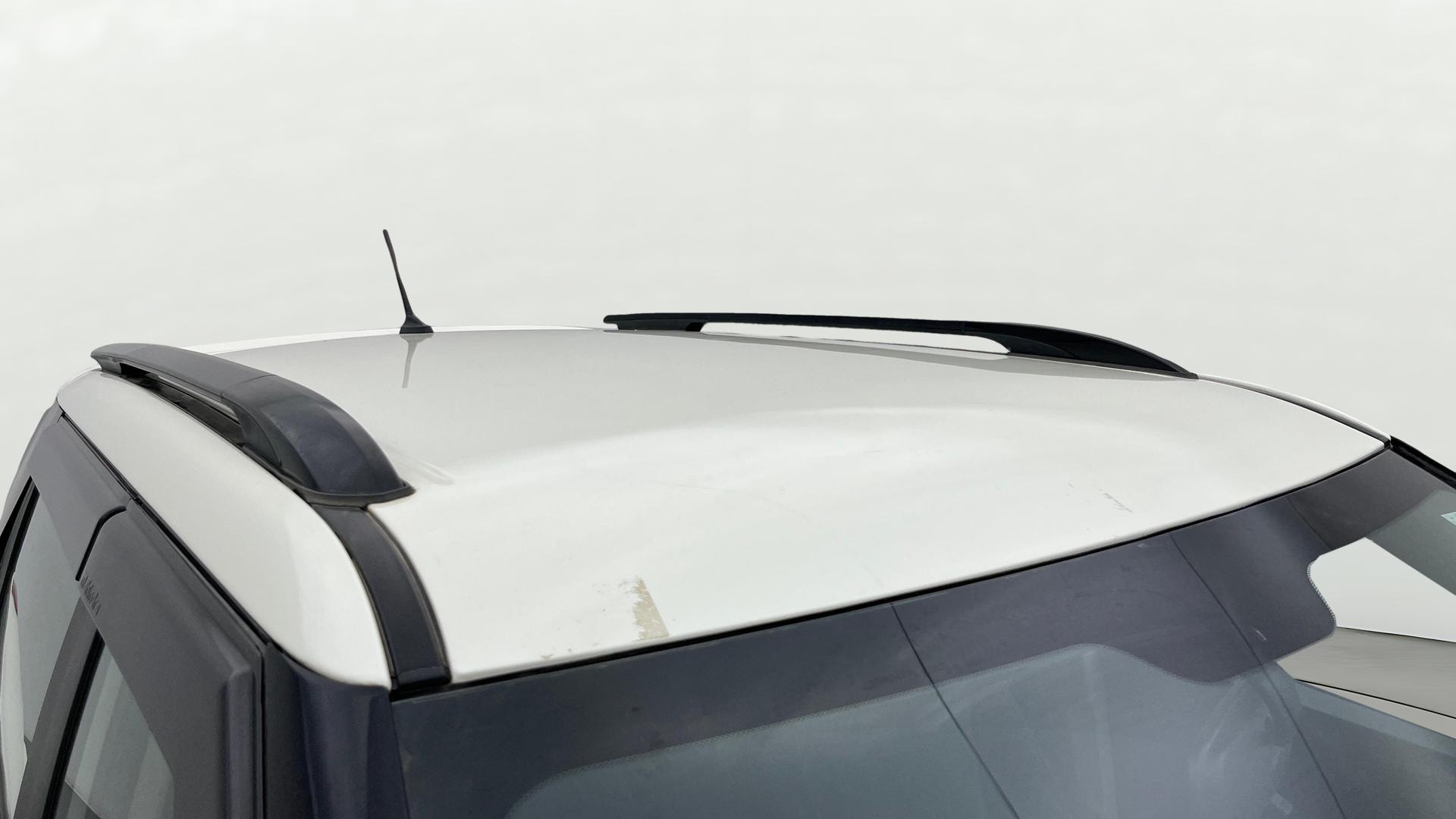 View 2019 Mahindra XUV300 W4 Petrol BS IV Image 6 Used 2019 Mahindra XUV300 W4 Petrol BS IV Image 6