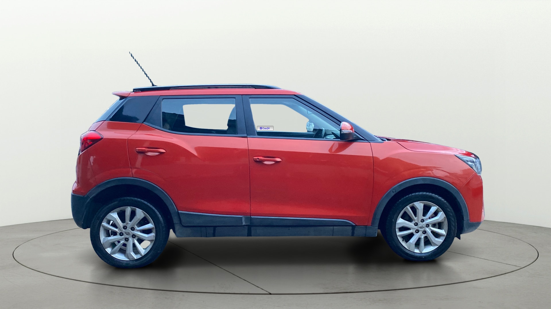 View 2019 Mahindra XUV300 W4 Petrol BS IV Image 9 Used 2019 Mahindra XUV300 W4 Petrol BS IV Image 9