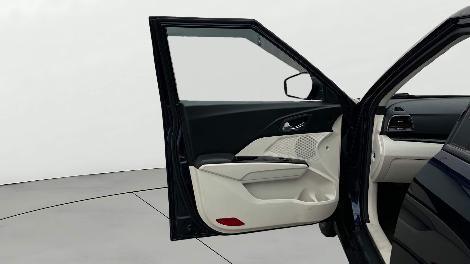 View 2024 Mahindra XUV 3XO AX5L 1.2 TGDi Image 39 Used 2024 Mahindra XUV 3XO AX5L 1.2 TGDi Image 39