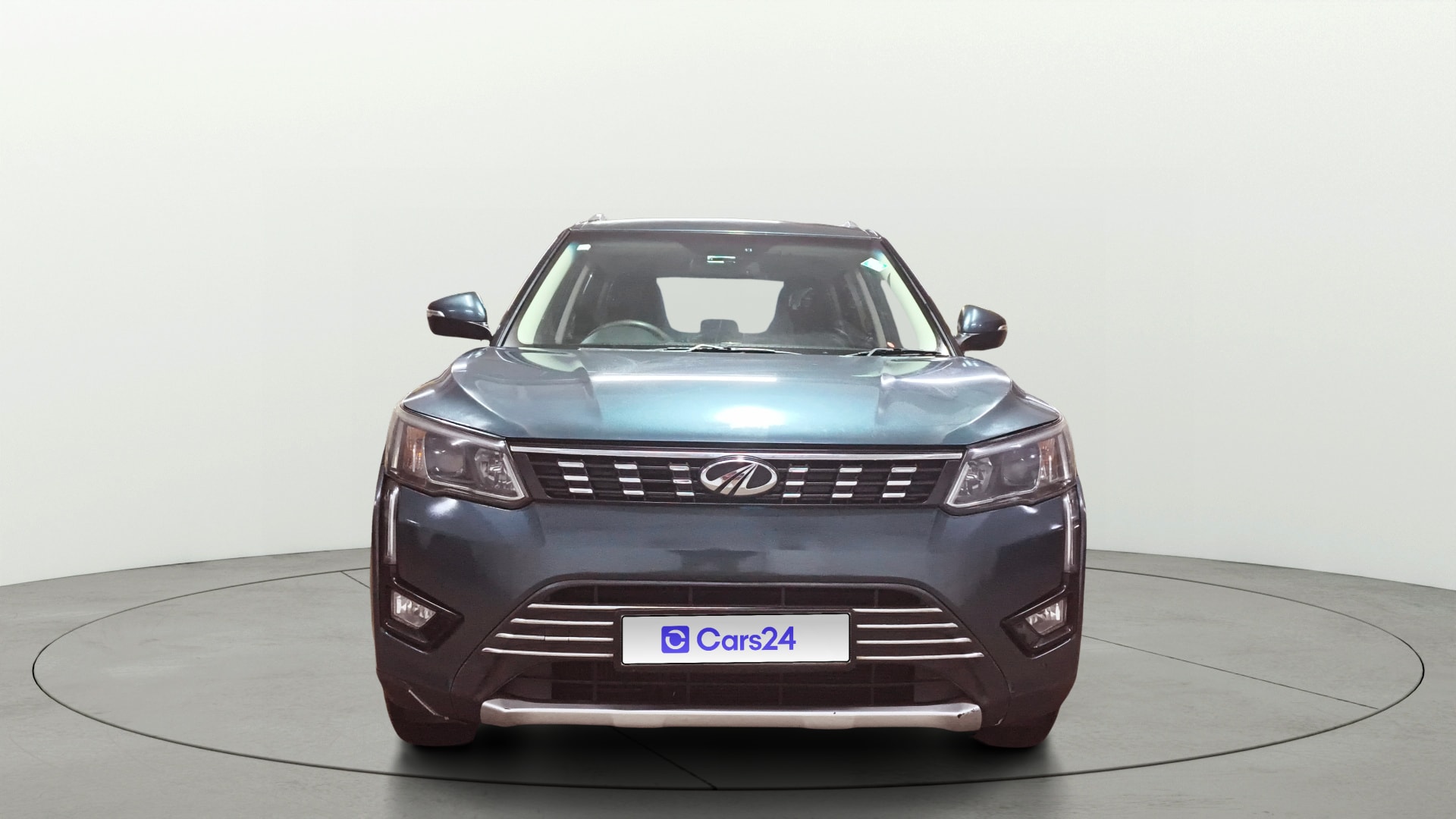 View 2020 Mahindra XUV300 W4 Petrol BS IV Image 1 Used 2020 Mahindra XUV300 W4 Petrol BS IV Image 1