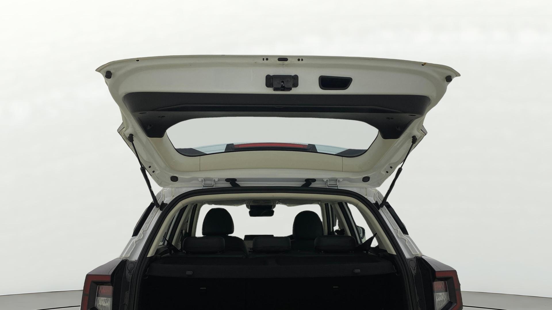 View 2025 Mahindra XUV 3XO AX5L 1.2 TGDi AT Image 17 Used 2025 Mahindra XUV 3XO AX5L 1.2 TGDi AT Image 17