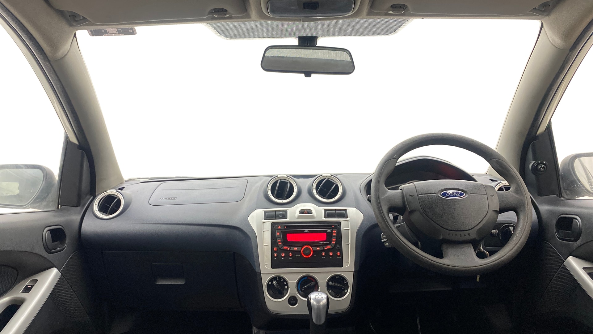 View 2013 Ford Figo 1.2P Ambiente MT BS IV Image 15 Used 2013 Ford Figo 1.2P Ambiente MT BS IV Image 15