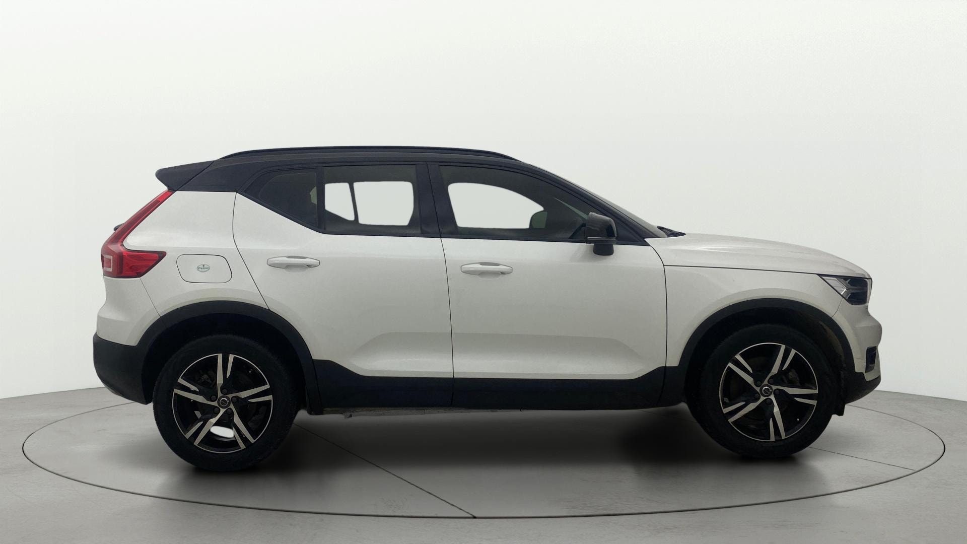 View 2020 Volvo XC40 D4 R-Design Image 28 Used 2020 Volvo XC40 D4 R-Design Image 28