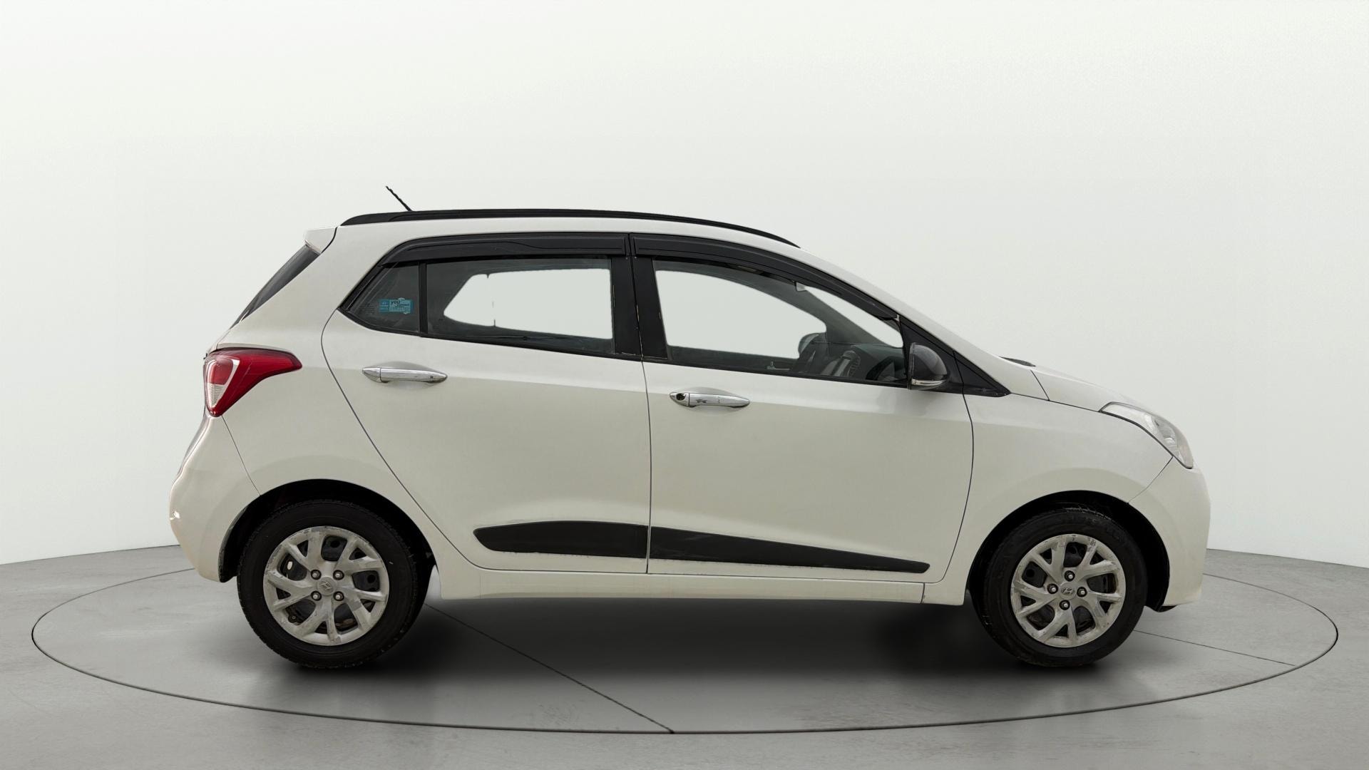 View 2017 Hyundai Grand i10 1.2 Sportz(O) Petrol Image 8 Used 2017 Hyundai Grand i10 1.2 Sportz(O) Petrol Image 8